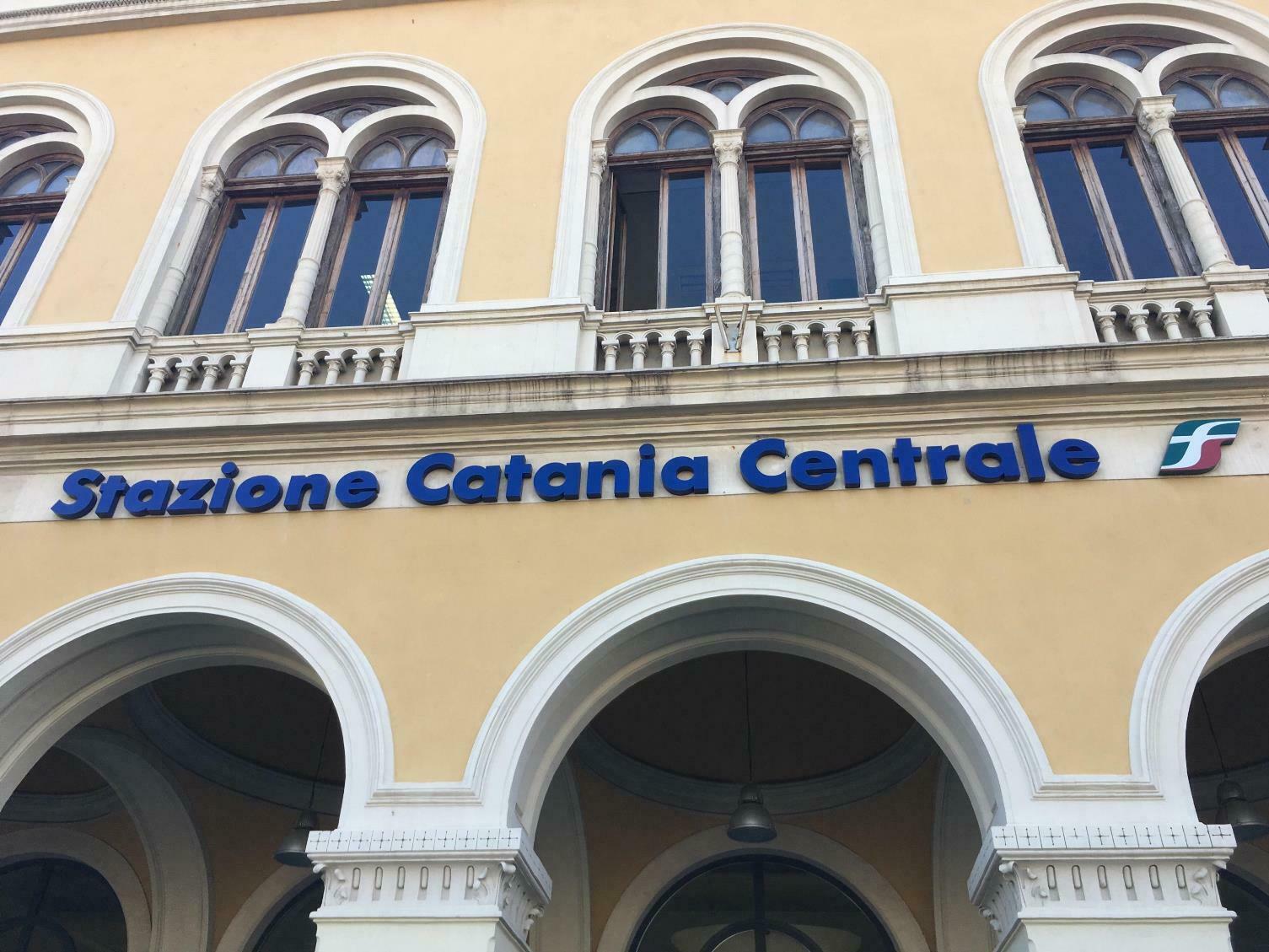 Facciata Stazione Ferroviaria Centrale Catania
