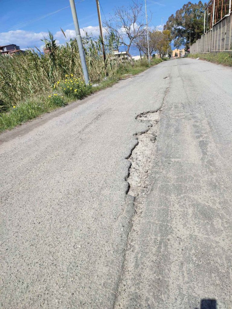 Buche via Bovetto a Reggio Calabria