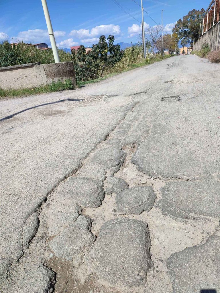 Buche via Bovetto a Reggio Calabria