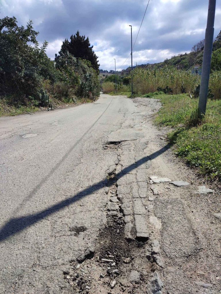 Buche via Bovetto a Reggio Calabria