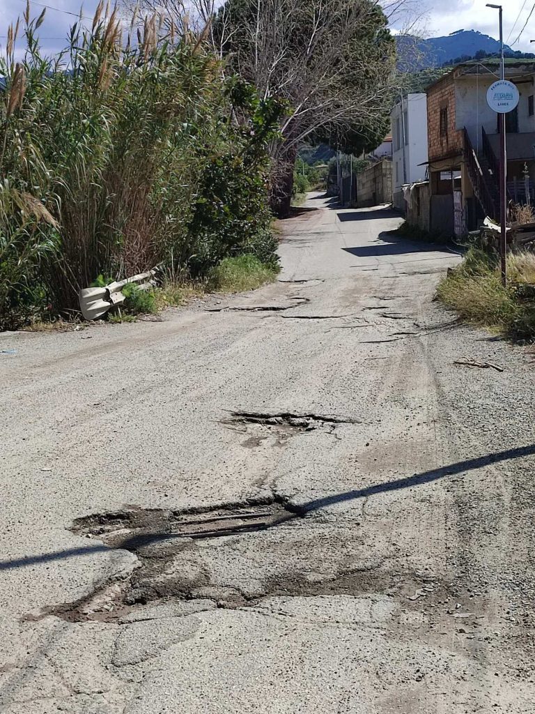 Buche via Bovetto a Reggio Calabria