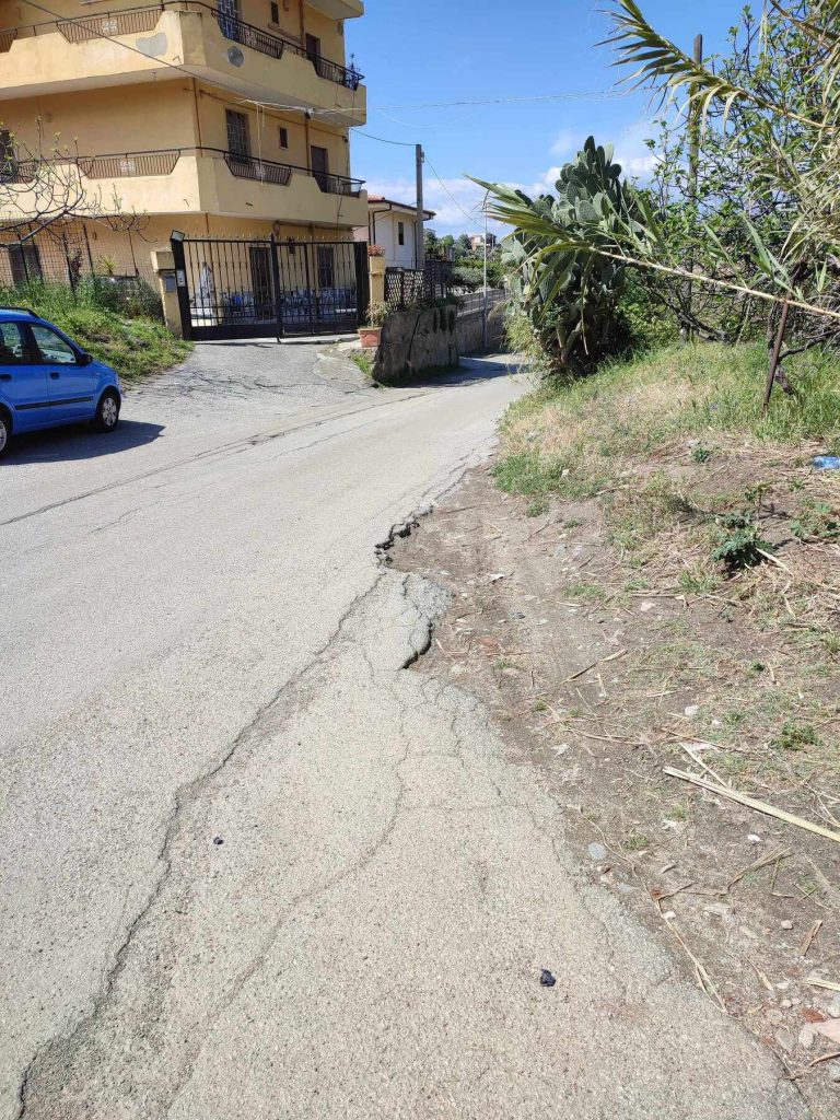 Buche via Bovetto a Reggio Calabria