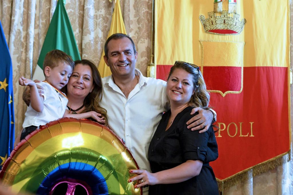 Famiglia Arcobaleno con de Magistris