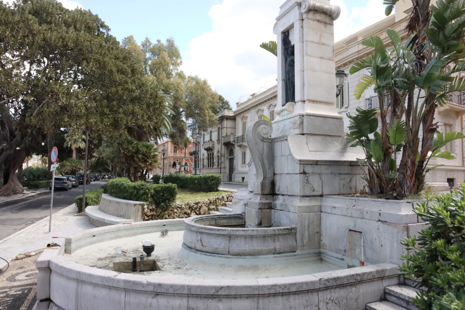 Fontana monumentale del Lungomare (1)