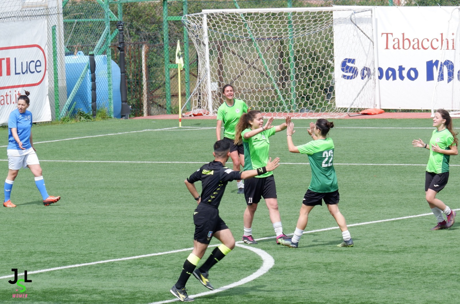 L’esultanza di JSL Women dopo il gol di Alibrio