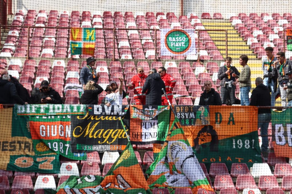 Malore tifoso Reggina-Venezia settore ospiti