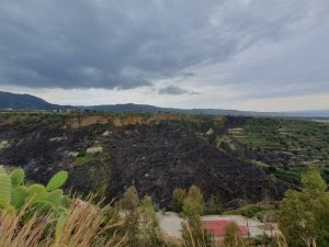 Montagna bruciata a Reggio Calabria dopo incendio