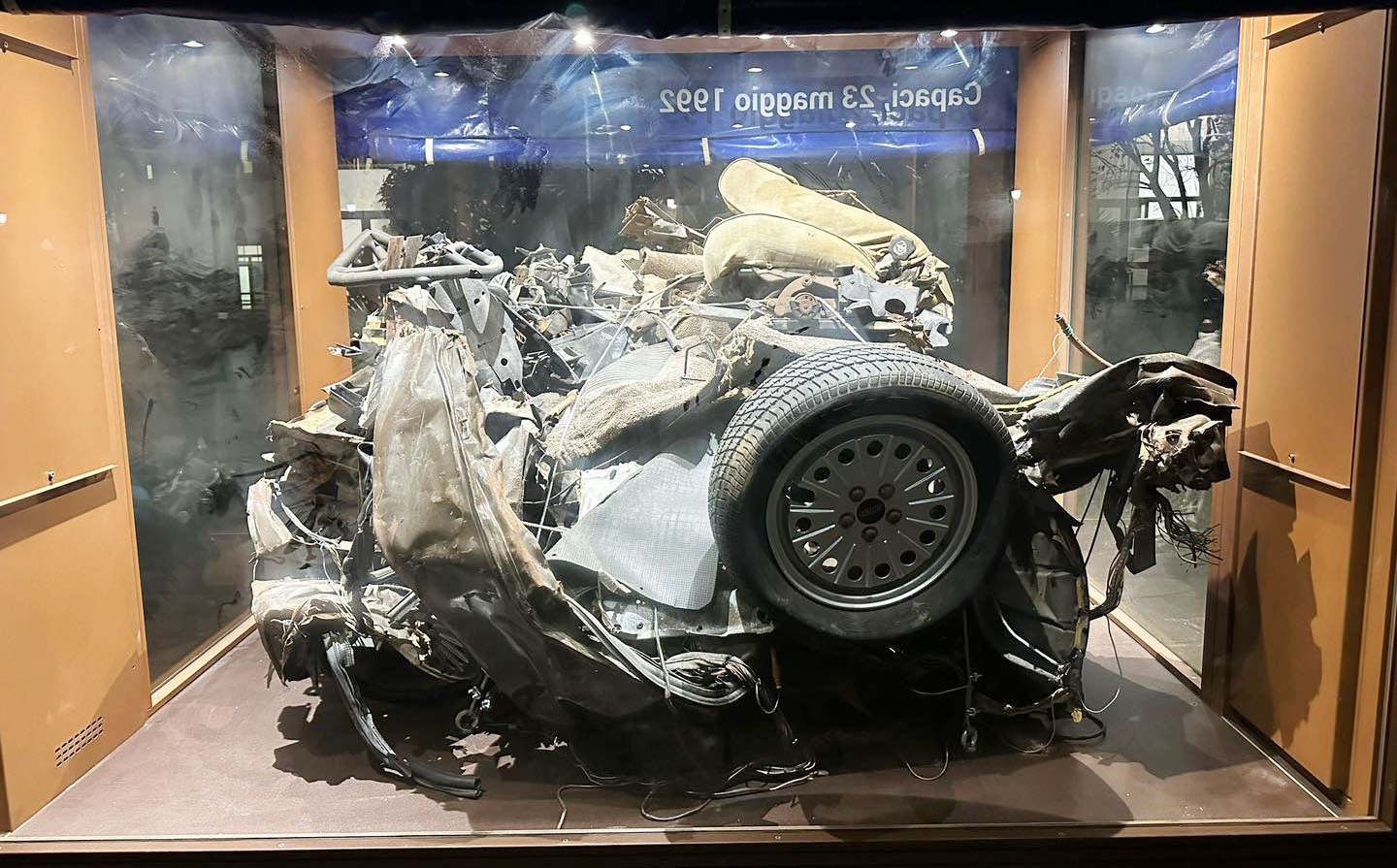 Quarto Savona 15 auto strage Capaci distrutta