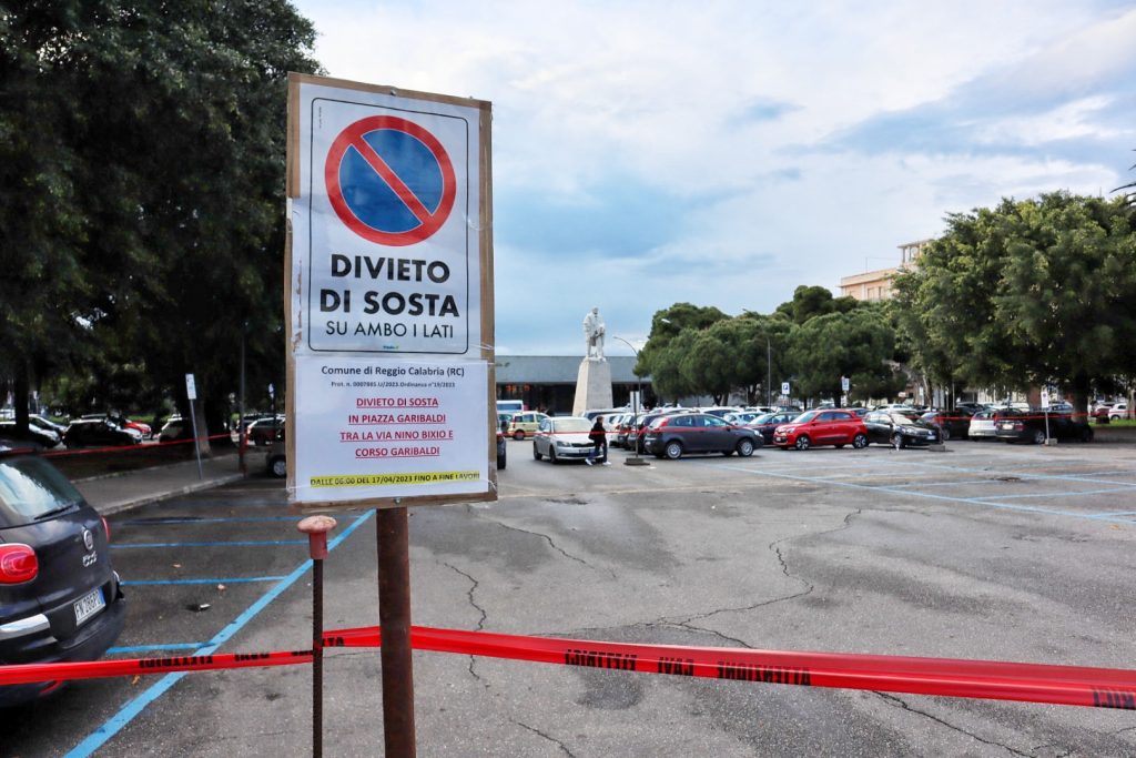 Recinzione lavori scavi Piazza Garibaldi Reggio Calabria