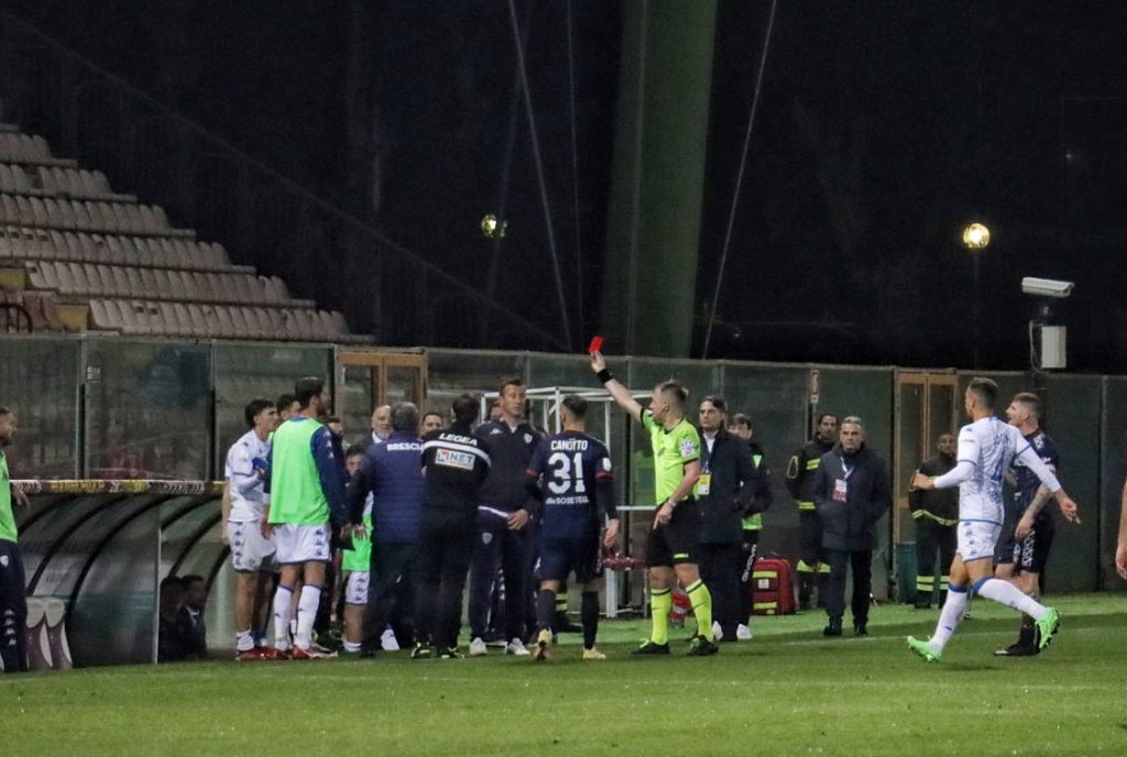 Reggina-Brescia arbitro Meraviglia espelle Rodriguez in panchina