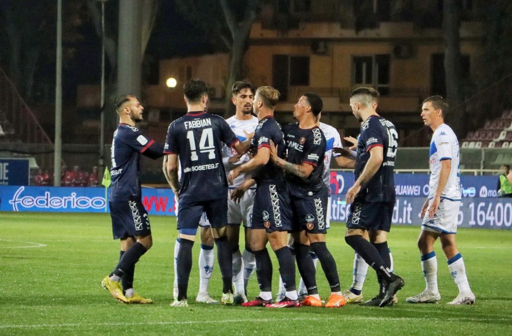 Reggina-Brescia scaramucce in campo