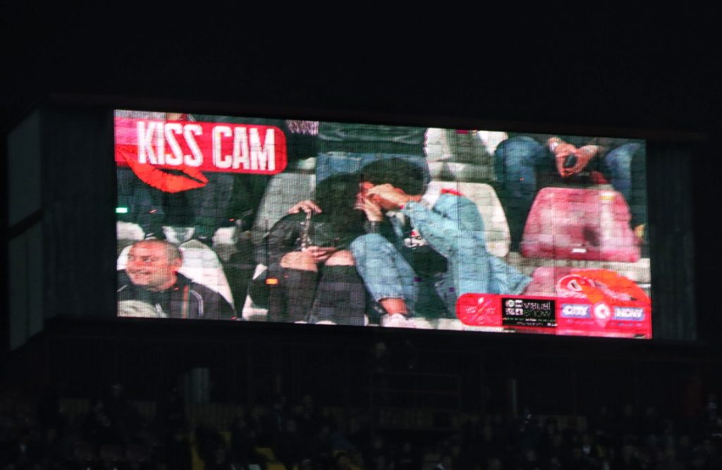 Reggina-Brescia tifosi Granillo Kiss Cam