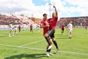 Reggina-Venezia esultanza Strelec e Liotti autorete Ceppitelli