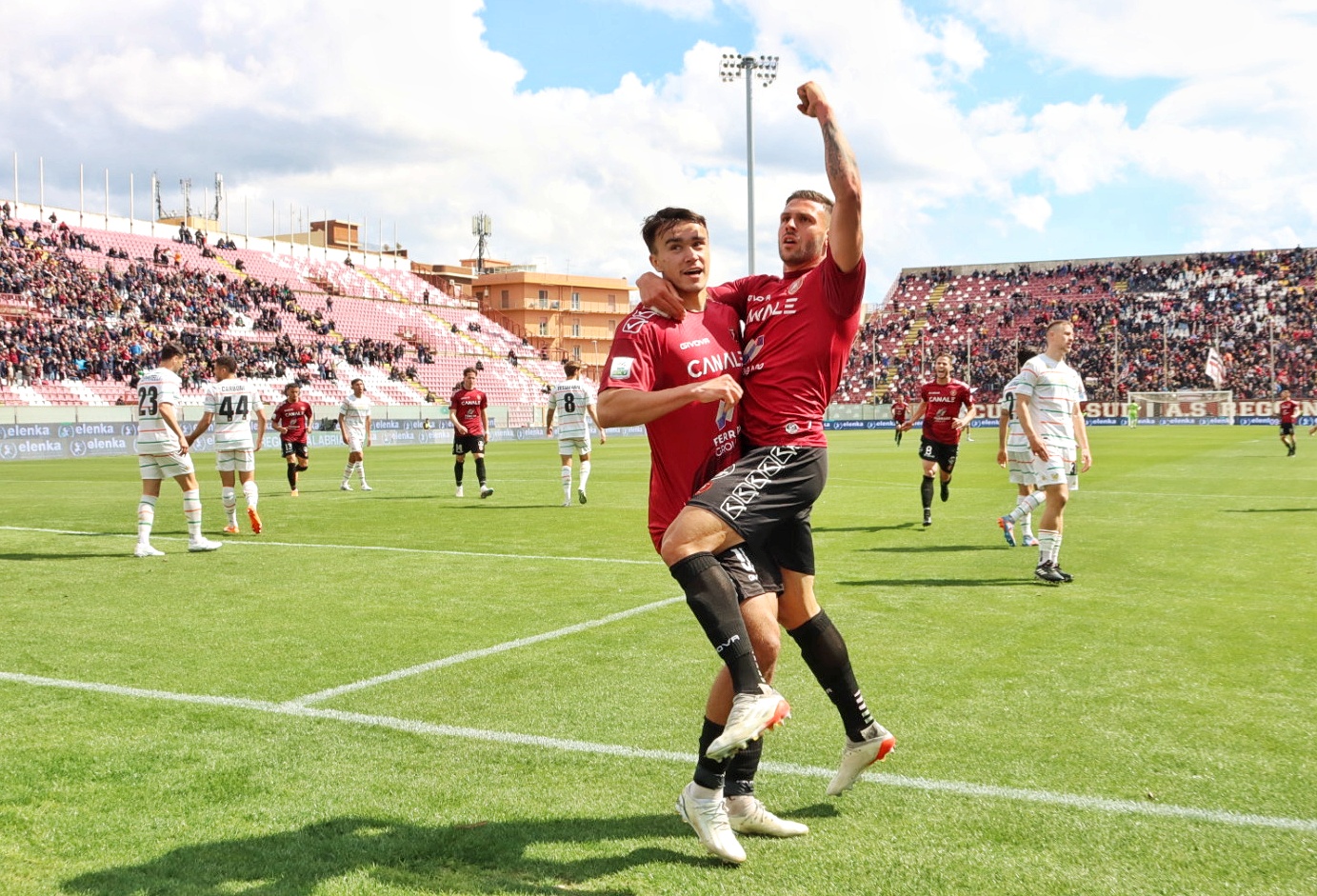 Reggina-Venezia esultanza Strelec e Liotti autorete Ceppitelli