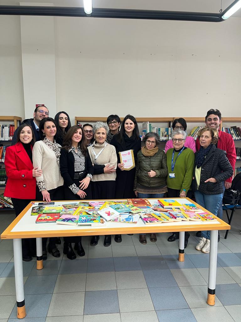 Rotaract donazione libri bambini biblioteca