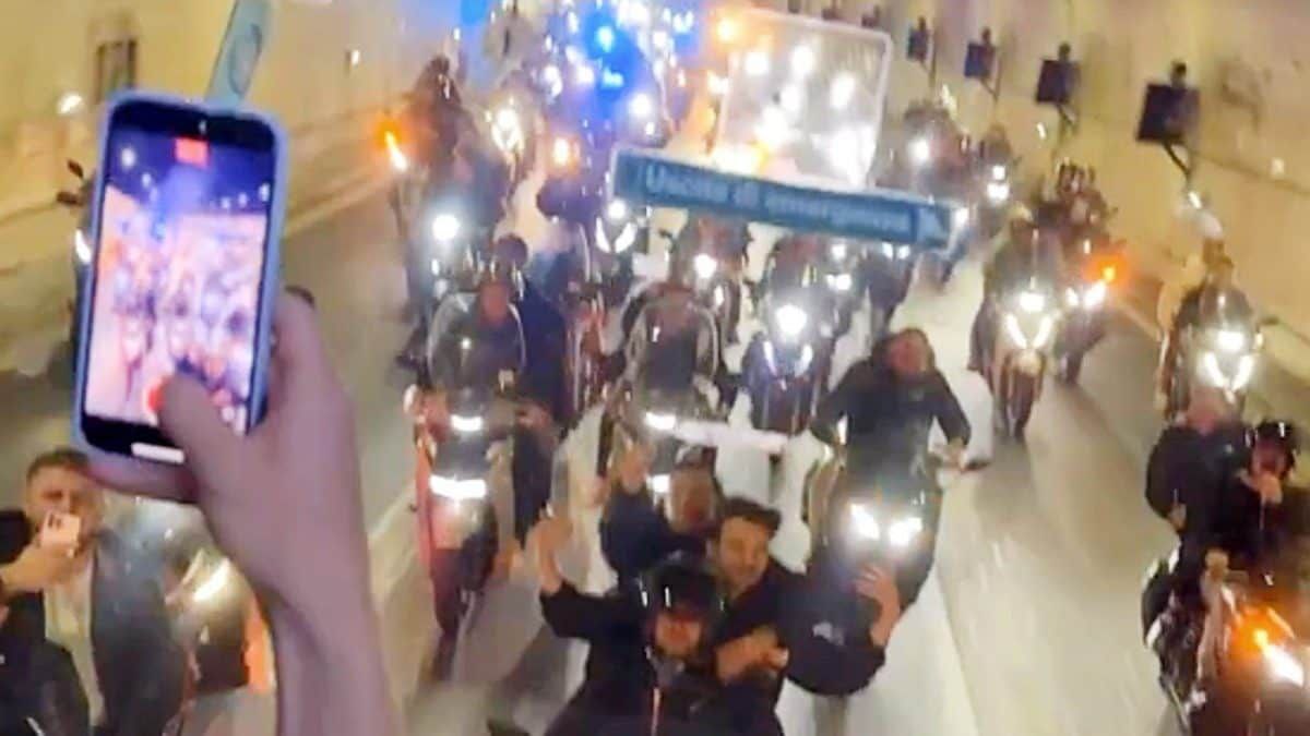 Tifosi Napoli dietro pullman