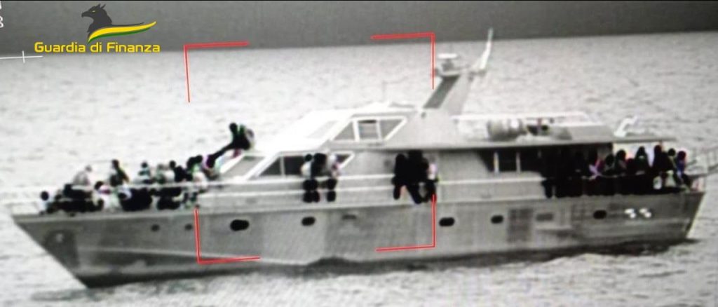 guardia di finanza migranti