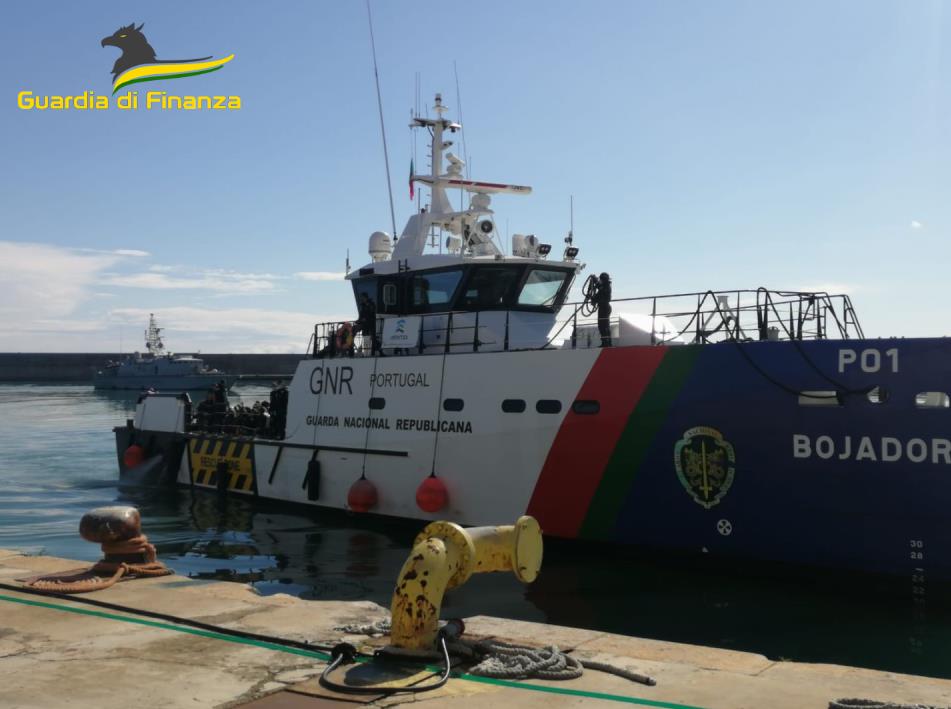 guardia di finanza migranti