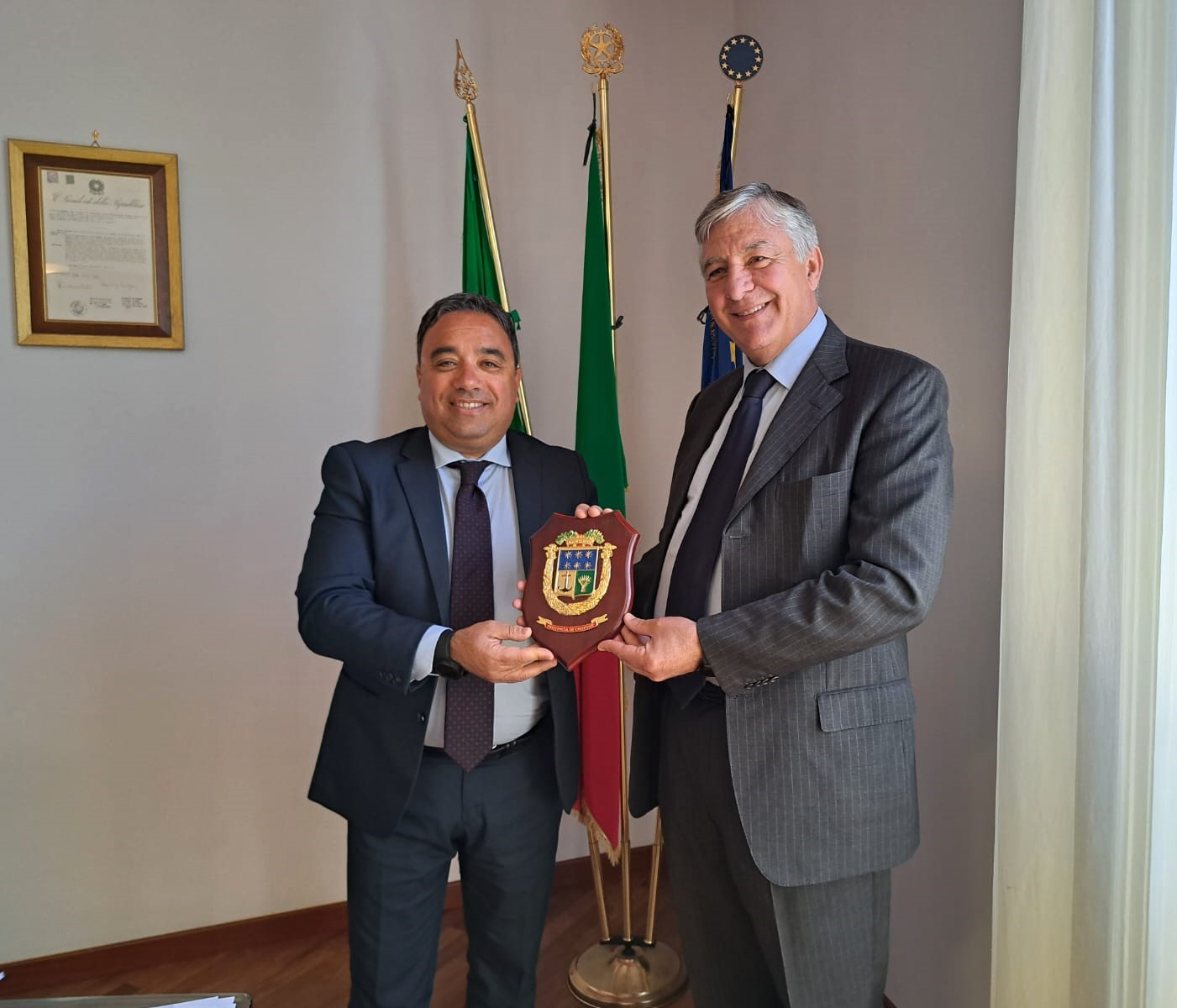 il Presidente Ferrari omaggia il Commissario Madeo