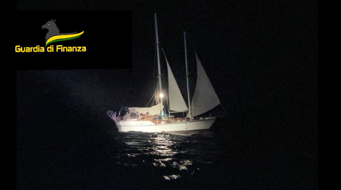 migranti guardia di finanza (1)