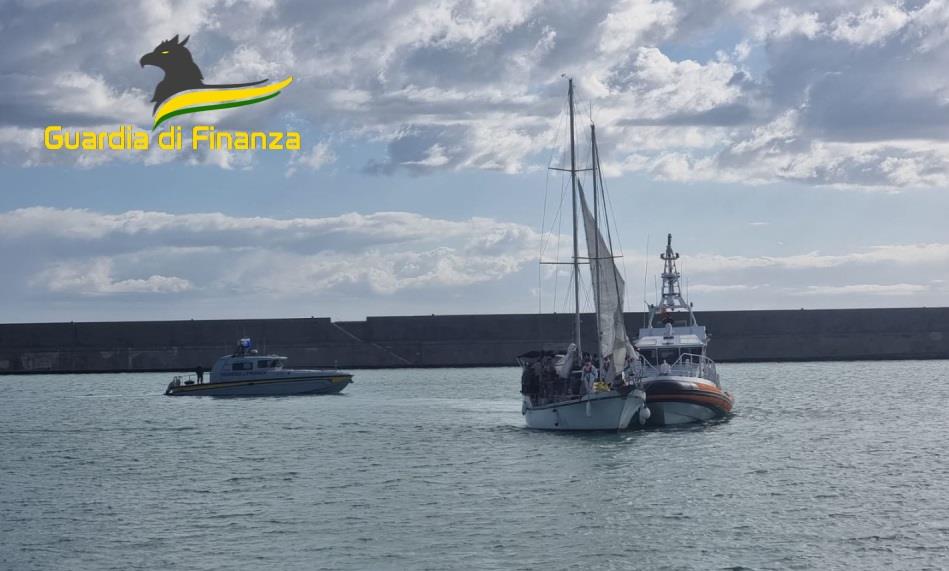 migranti guardia di finanza