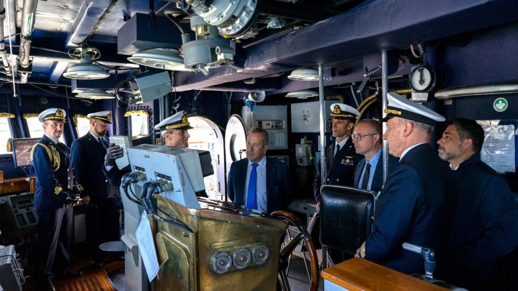L omaggio Di Reggio Calabria Alla Nave Grecale Della Marina Militare l-omaggio-di-reggio-calabria-alla-nave-grecale-della-marina-militare