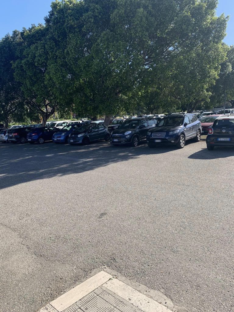 auto abbandonata parcheggio cedir