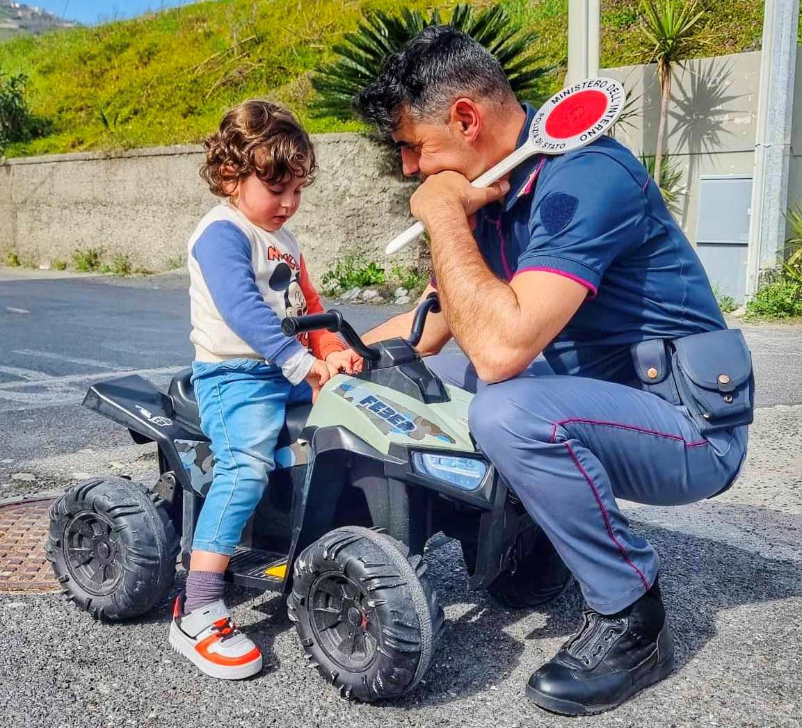 poliziotto bimbo
