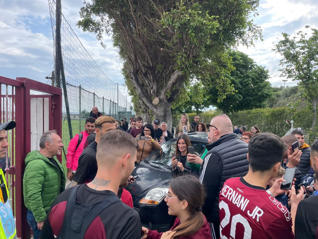 Selfie e autografi calciatori Reggina ai tifosi al Sant'Agata