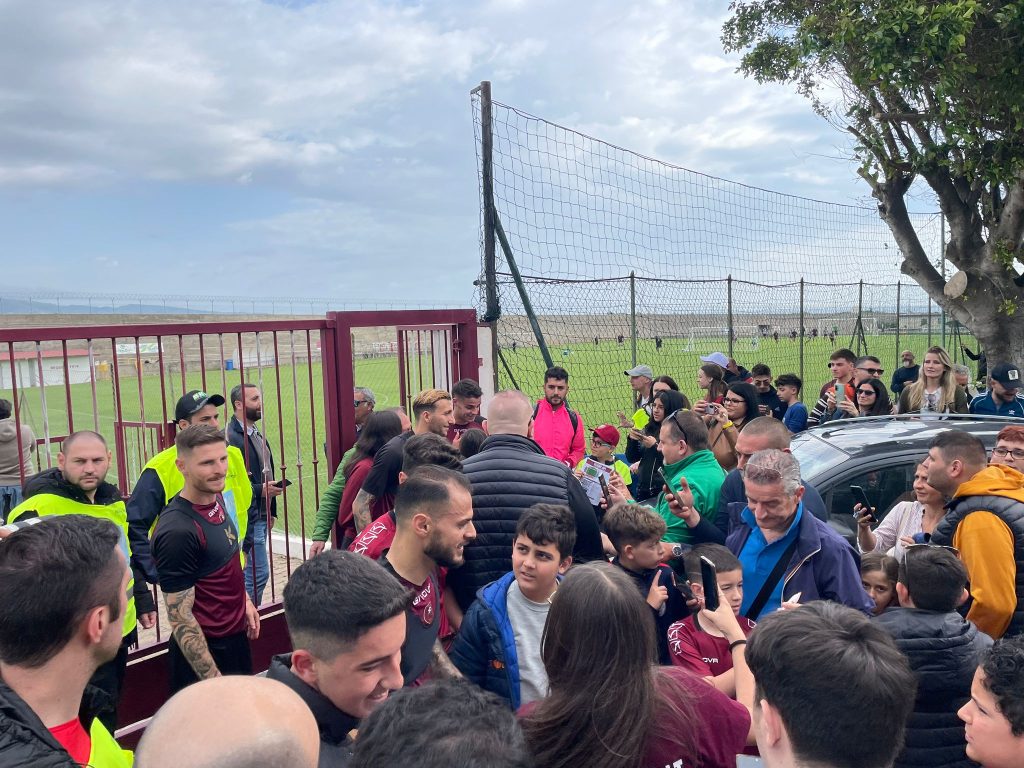 Selfie e autografi calciatori Reggina ai tifosi al Sant'Agata