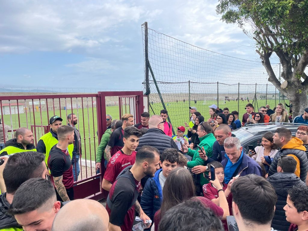 Selfie e autografi calciatori Reggina ai tifosi al Sant'Agata