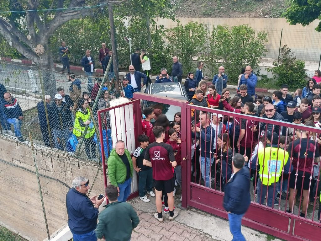 Selfie e autografi calciatori Reggina ai tifosi al Sant'Agata