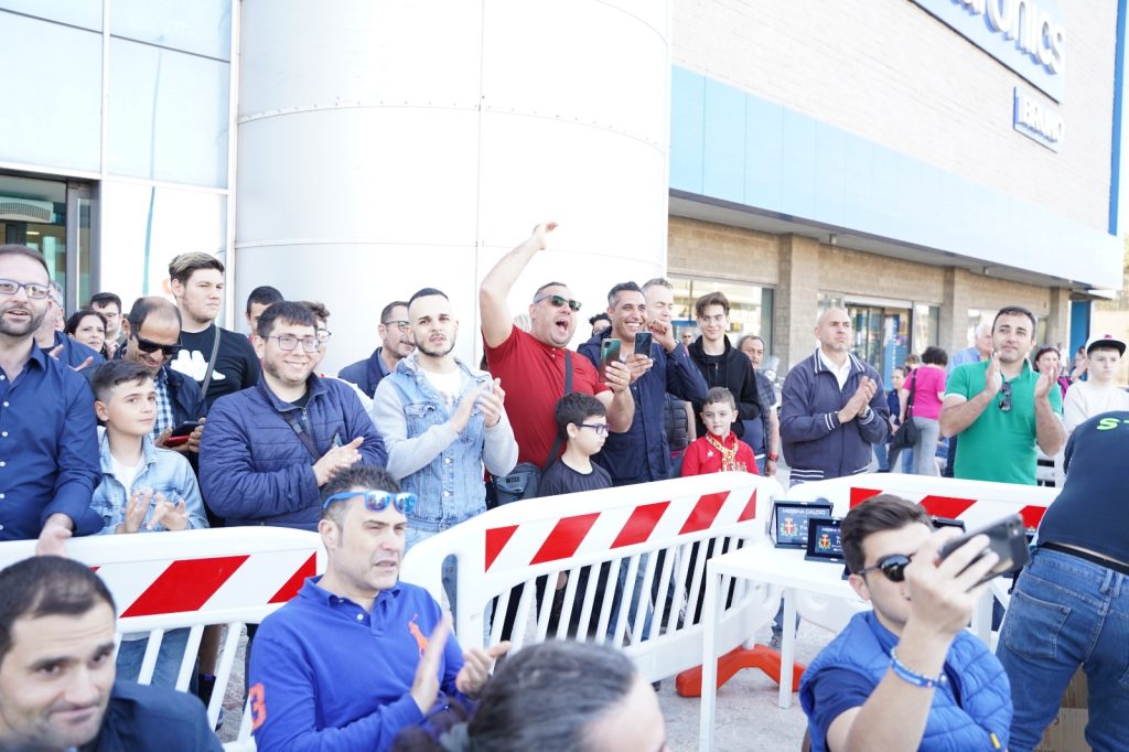 I tifosi acclamano i calciatori del Messina