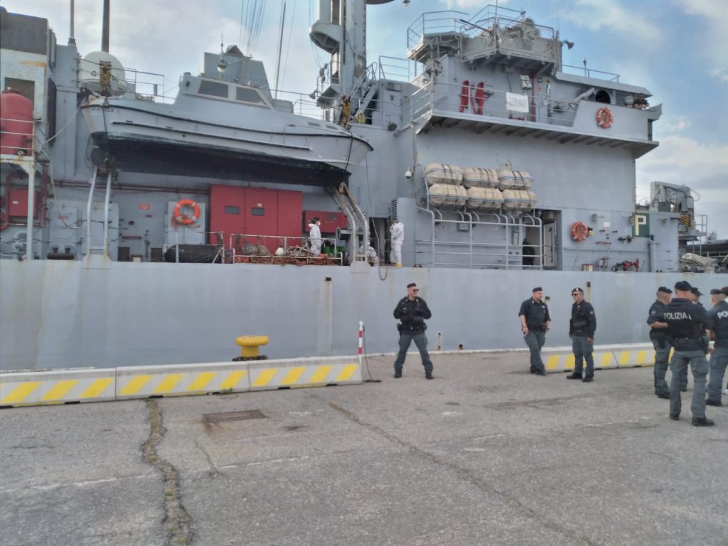 Migranti porto reggio calabria