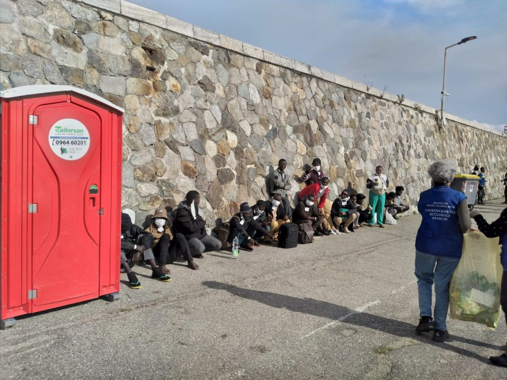 Migranti porto reggio calabria