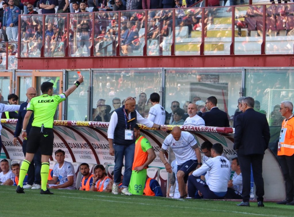 Reggina-Como espulsione panchina ospite