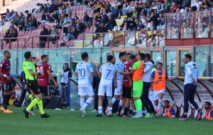 Reggina-Como espulsione a Menez e rissa