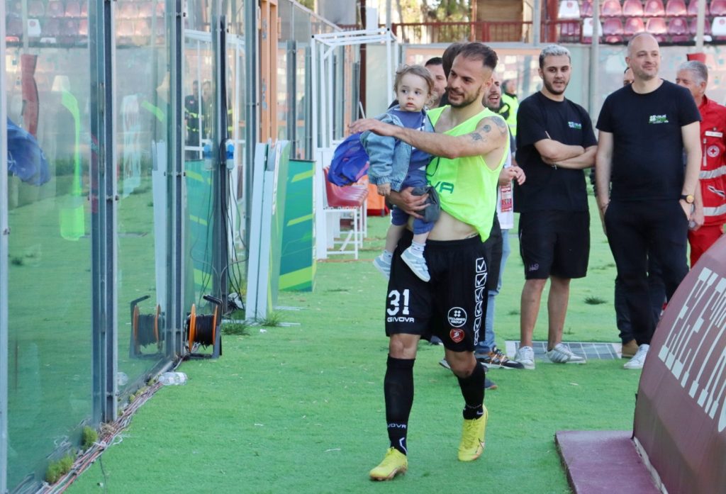 Reggina-Como festeggiamenti post gara Canotto con figlia