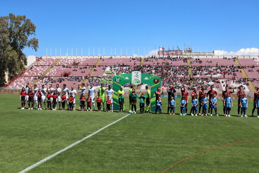Reggina-Como ingresso in campo