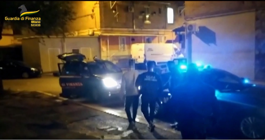 arresti guardia di finanza milano