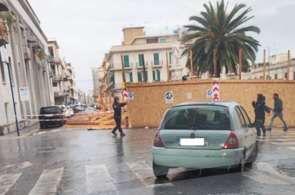 cantiere piazza de nava caduto maltempo