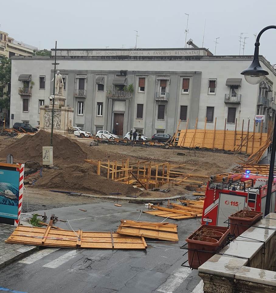 cantiere piazza de nava caduto maltempo
