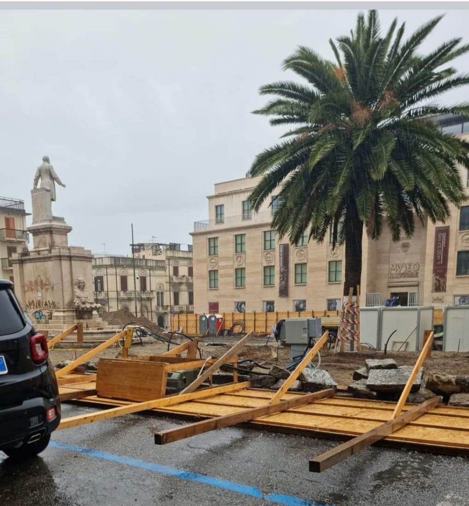 cantiere piazza de nava caduto maltempo