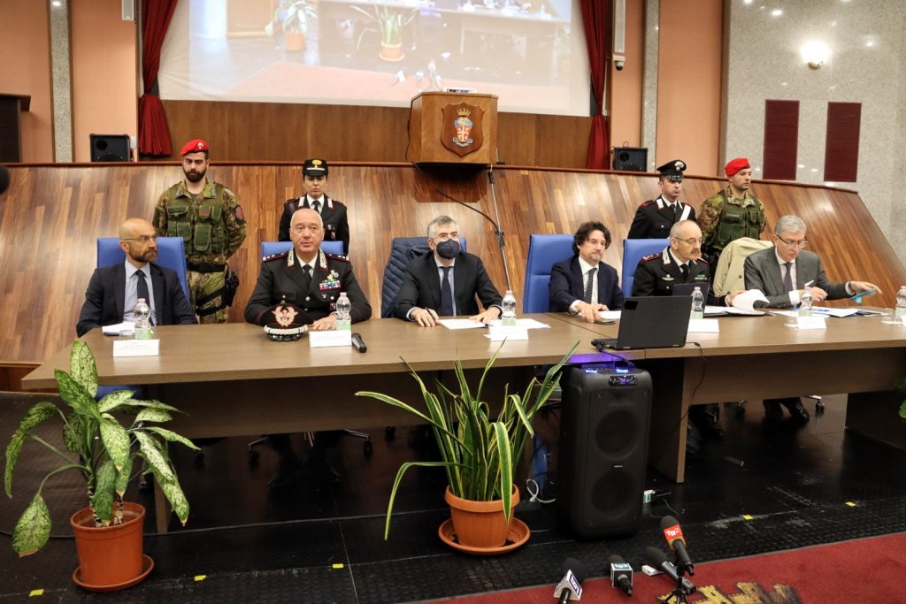 conferenza stampa 108 arresti