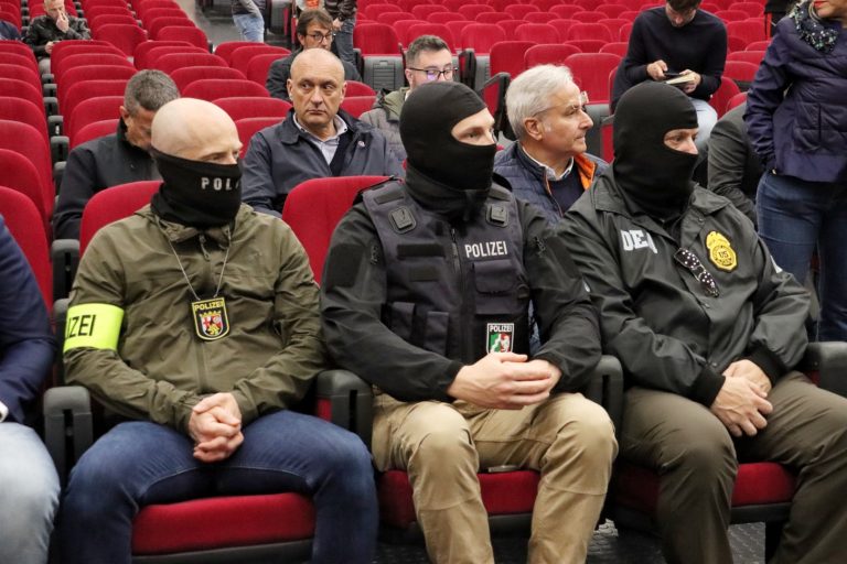 conferenza stampa 108 arresti