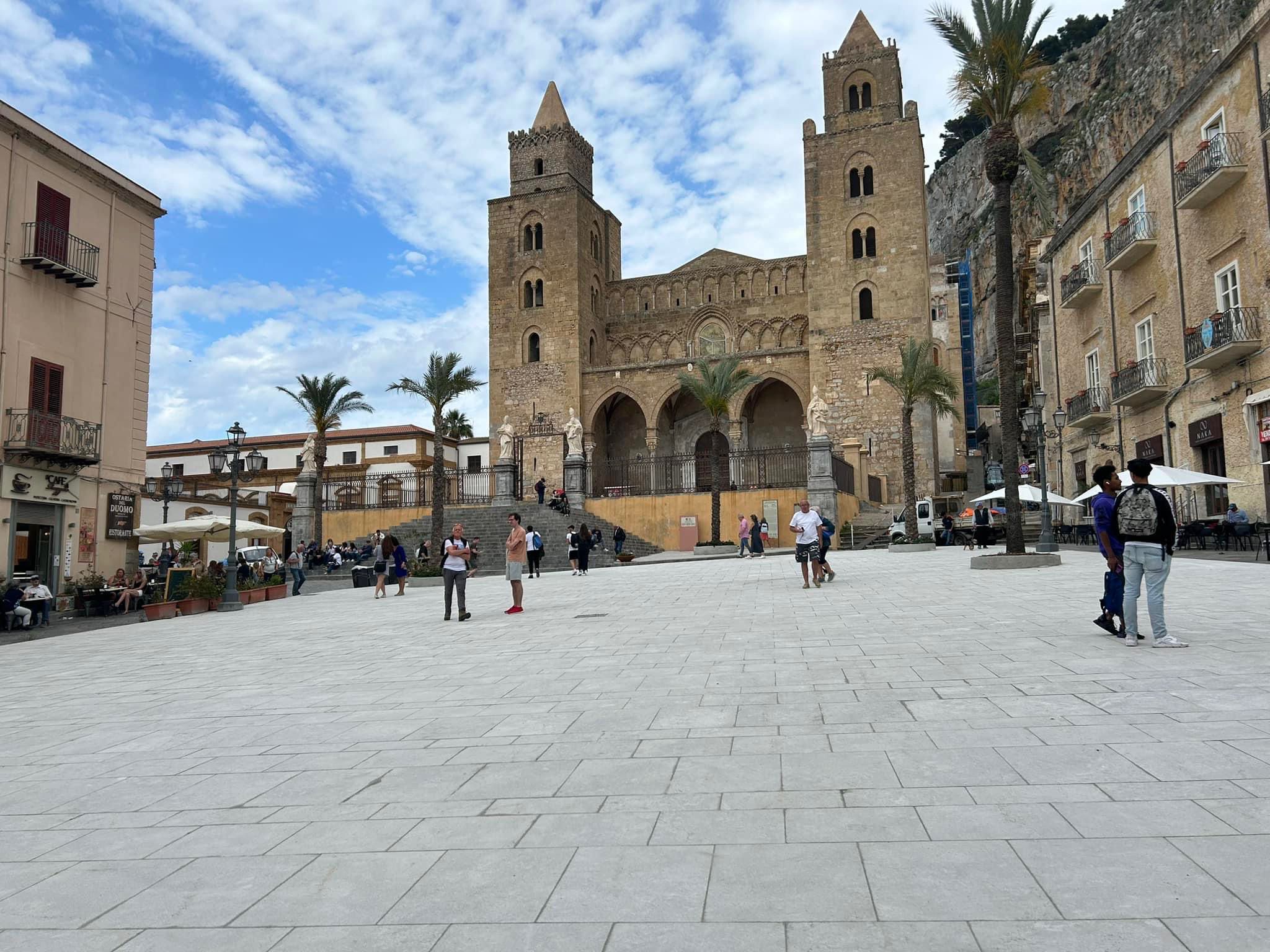 piazza duomo cefalù