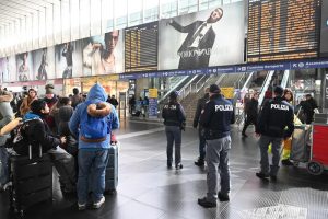 violenza forze dell'ordine stazione
