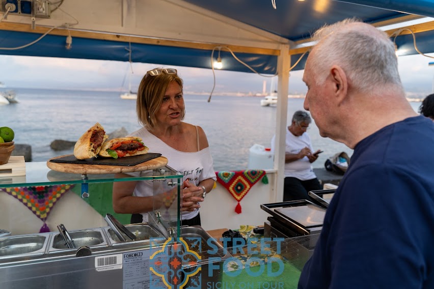 Stand Guastella di Santa Maria con polpetta di cavallo