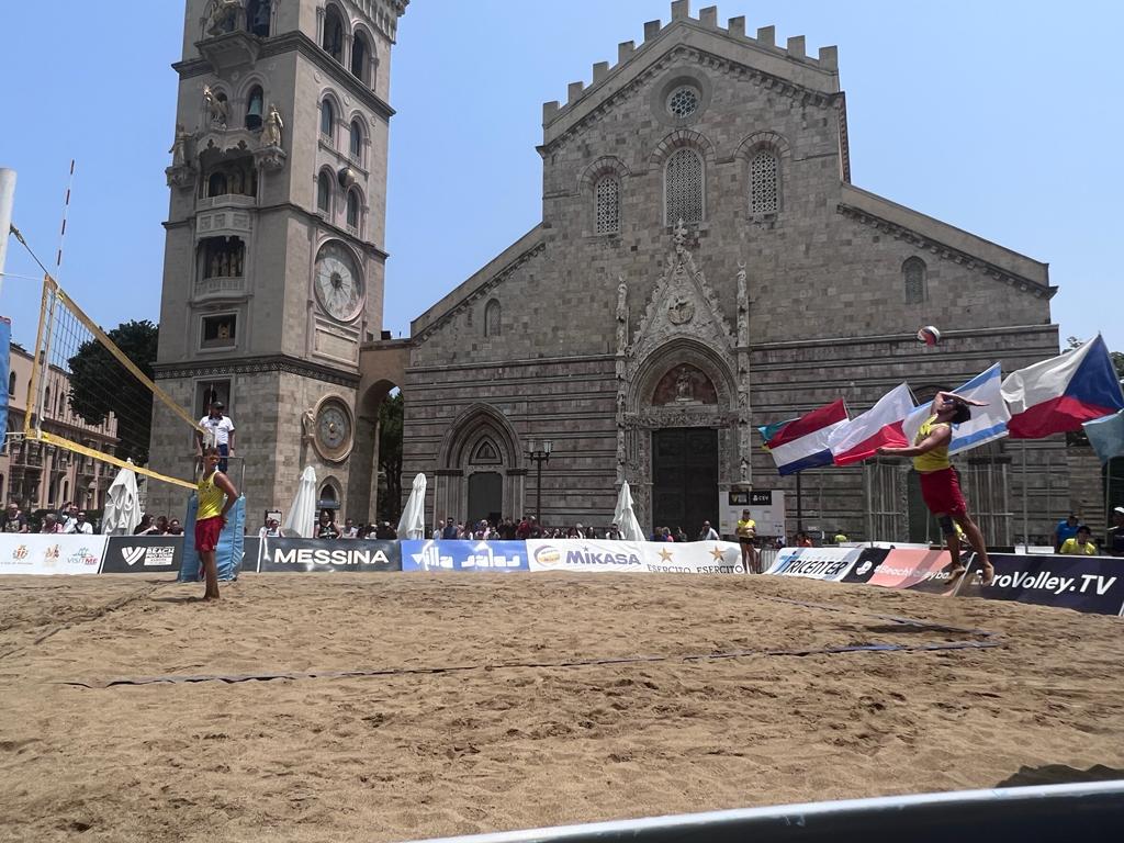beach volley duomo.jpg giocatori