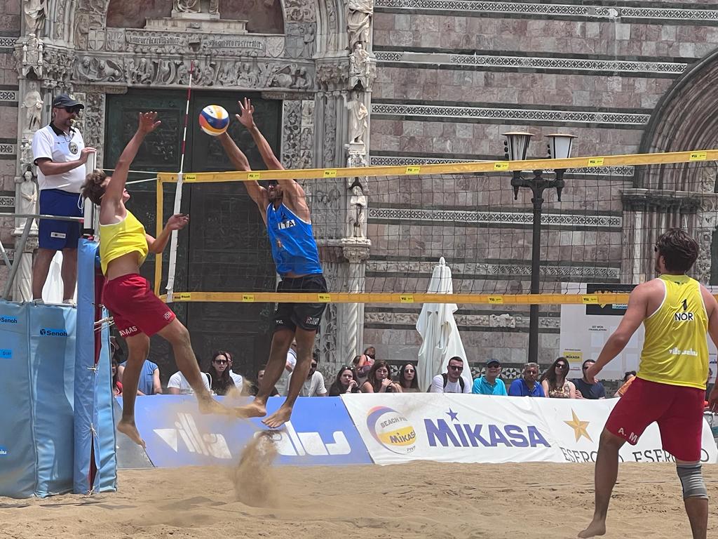 beach volley duomo.jpg messi